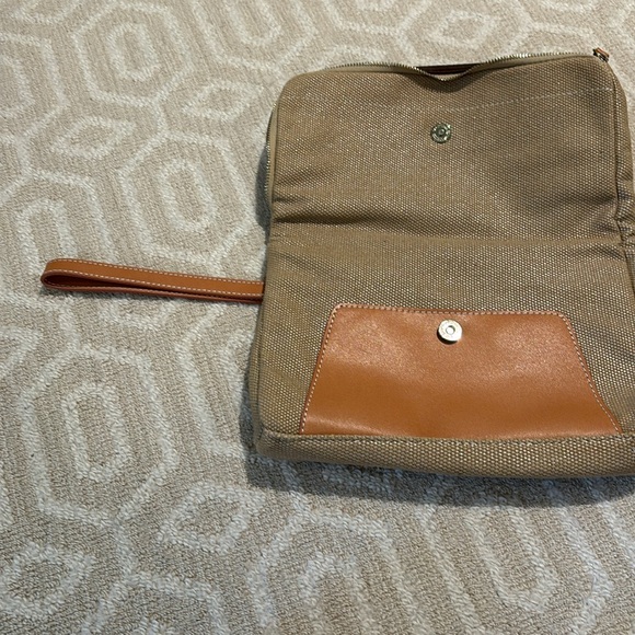 Natural, tan and gold tone clutch - Picture 2 of 2